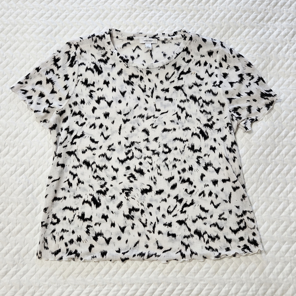 Black and White Patterned Women's Top